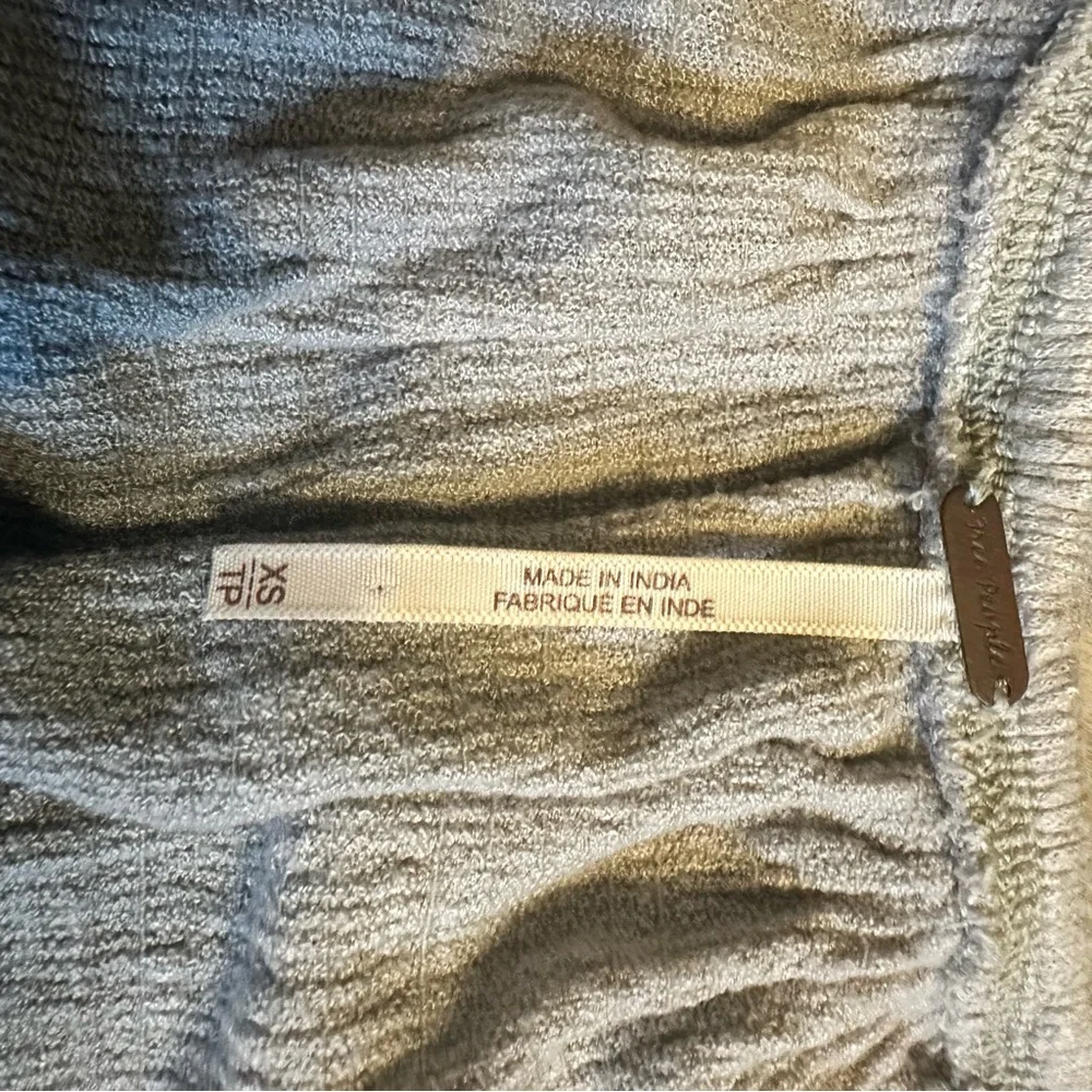 Gradient Ruffle Sleeve Top - Picture 2 of 5